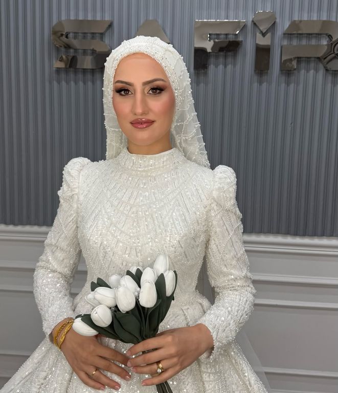 Safir Hair Makeup - 2608435