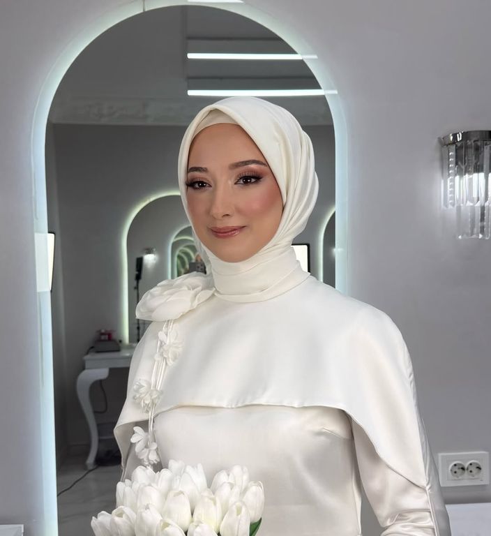 Safir Hair Makeup - 2608434