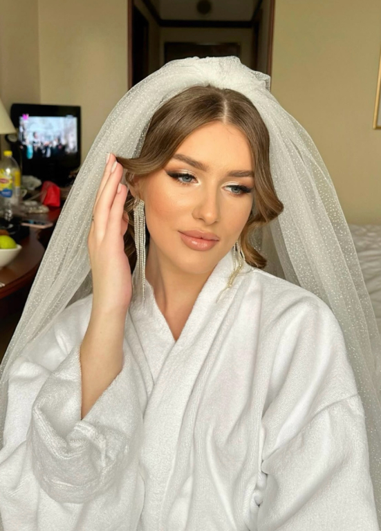 Esra Aysin Make Up Artist