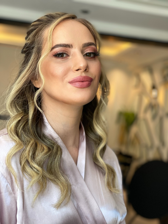 Esra Aysin Make Up Artist