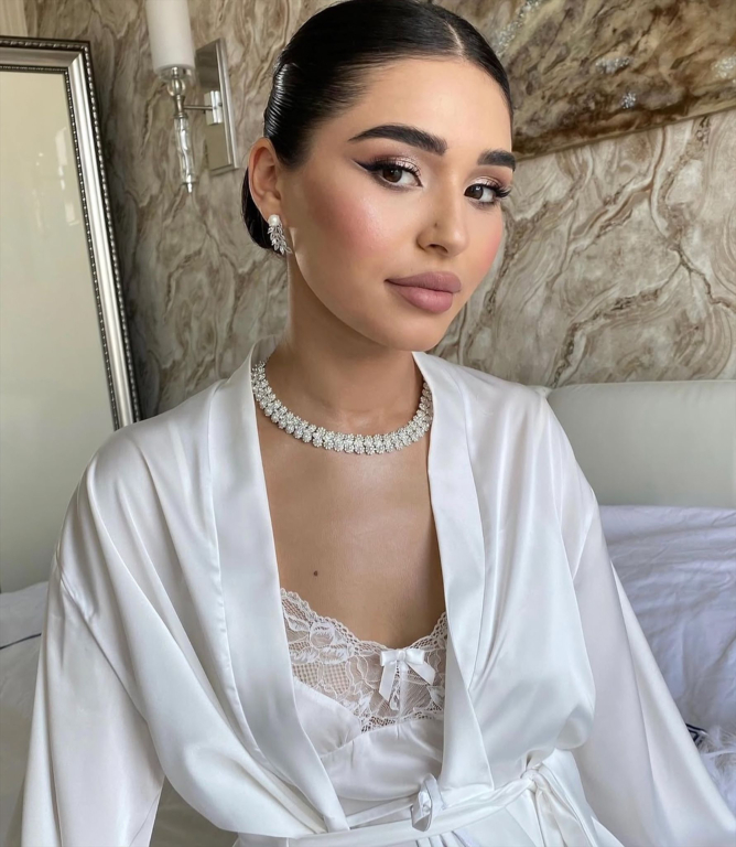 Esra Aysin Make Up Artist