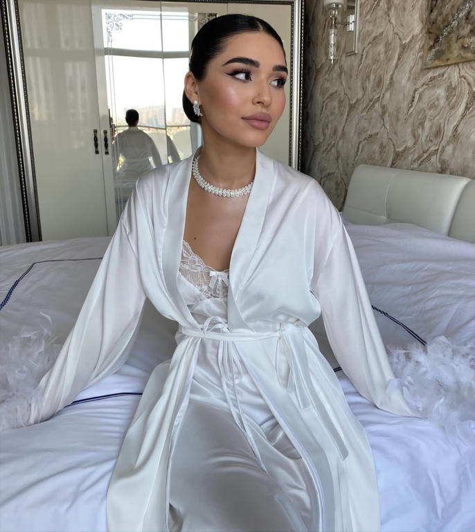 Esra Aysin Make Up Artist