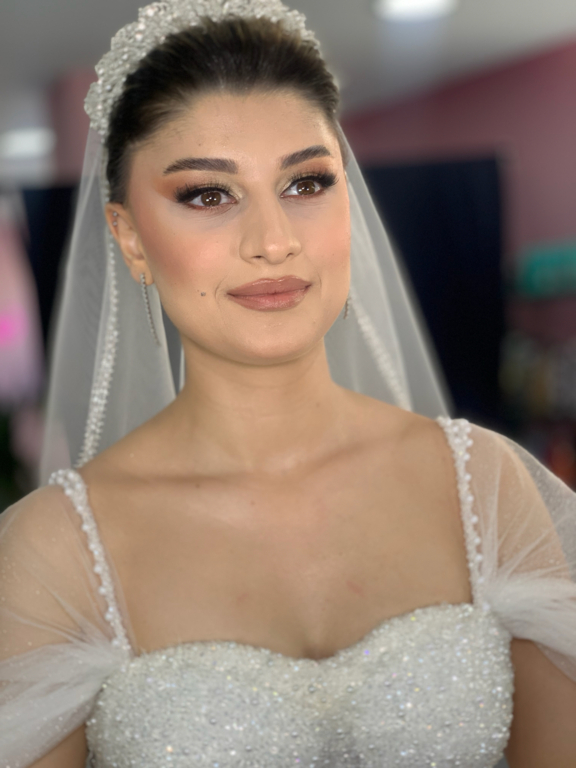 Cansın Hair & Make Up