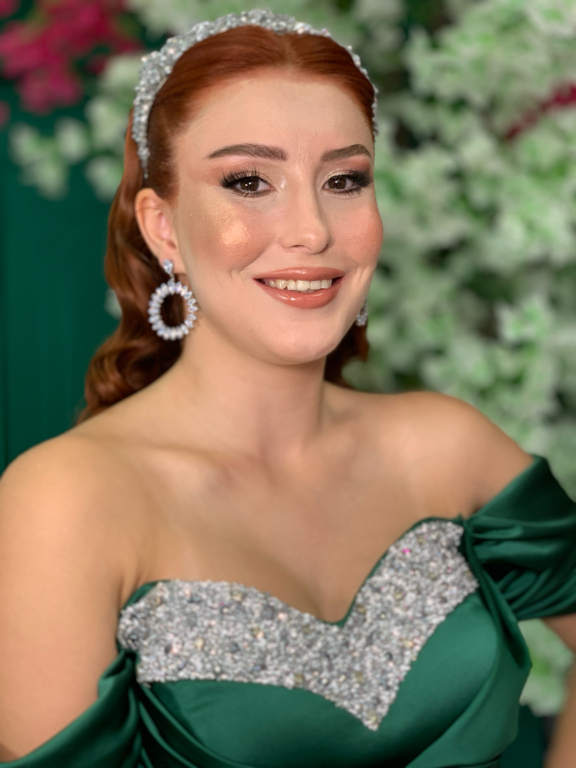 Cansın Hair & Make Up