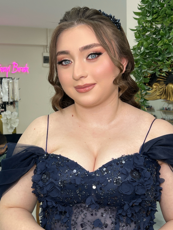 Cansın Hair & Make Up