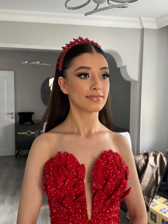 Özlem Karakoç Hair Make Up Artist