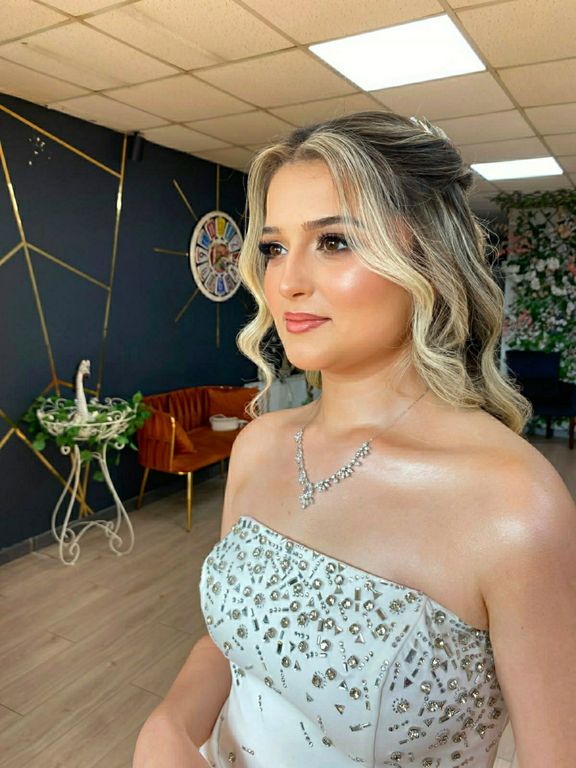 Özlem Karakoç Hair Make Up Artist