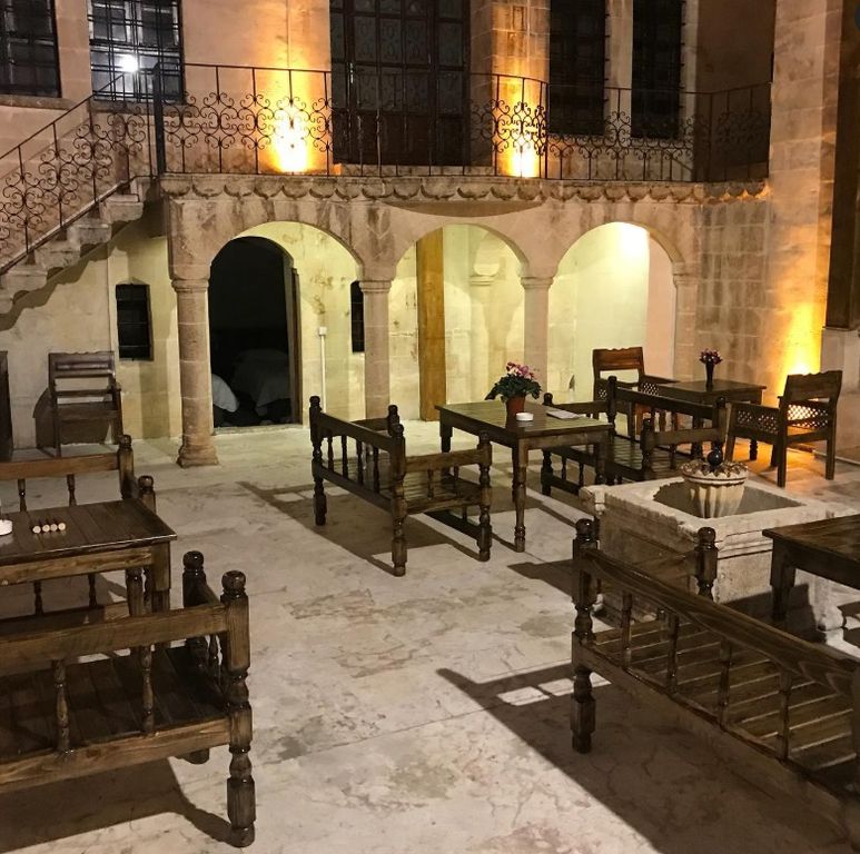 Şahanoğlu La Riva Konakları