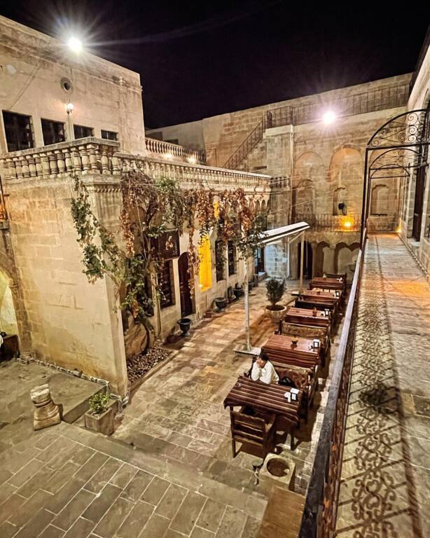 Şahanoğlu La Riva Konakları