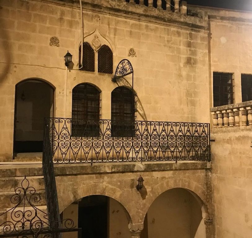 Şahanoğlu La Riva Konakları