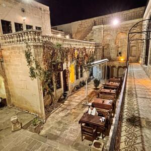 Şahanoğlu La Riva Konakları