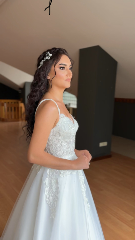 Emre Gümüş Saç Tasarım & Makyaj