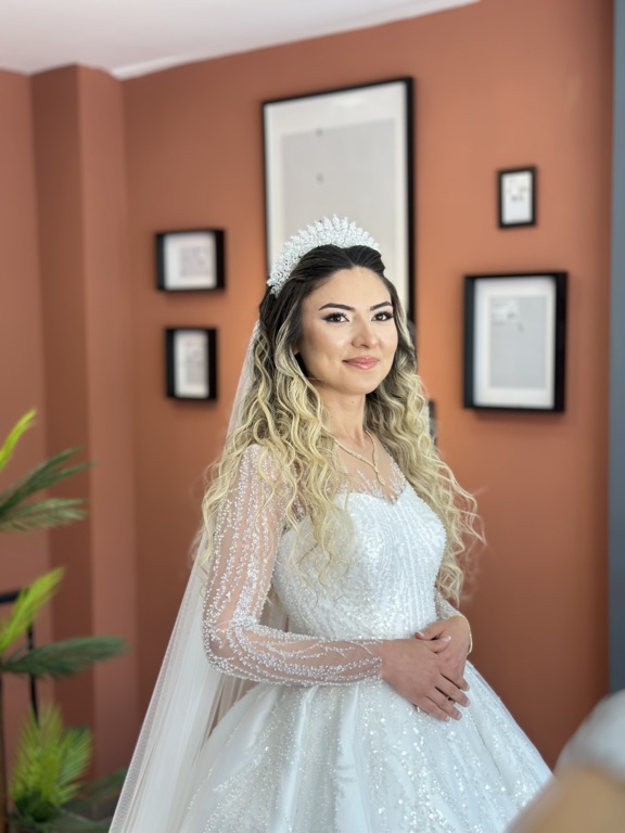 Emre Gümüş Saç Tasarım & Makyaj