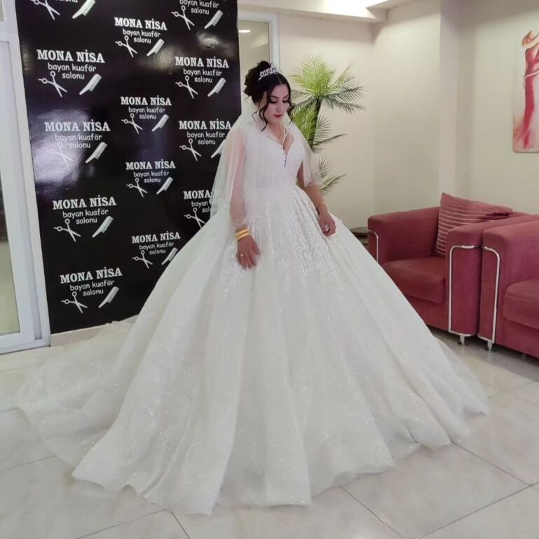 Mona Nisa Bayan Kuaförü