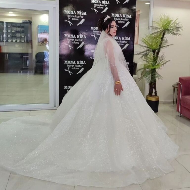 Mona Nisa Bayan Kuaförü