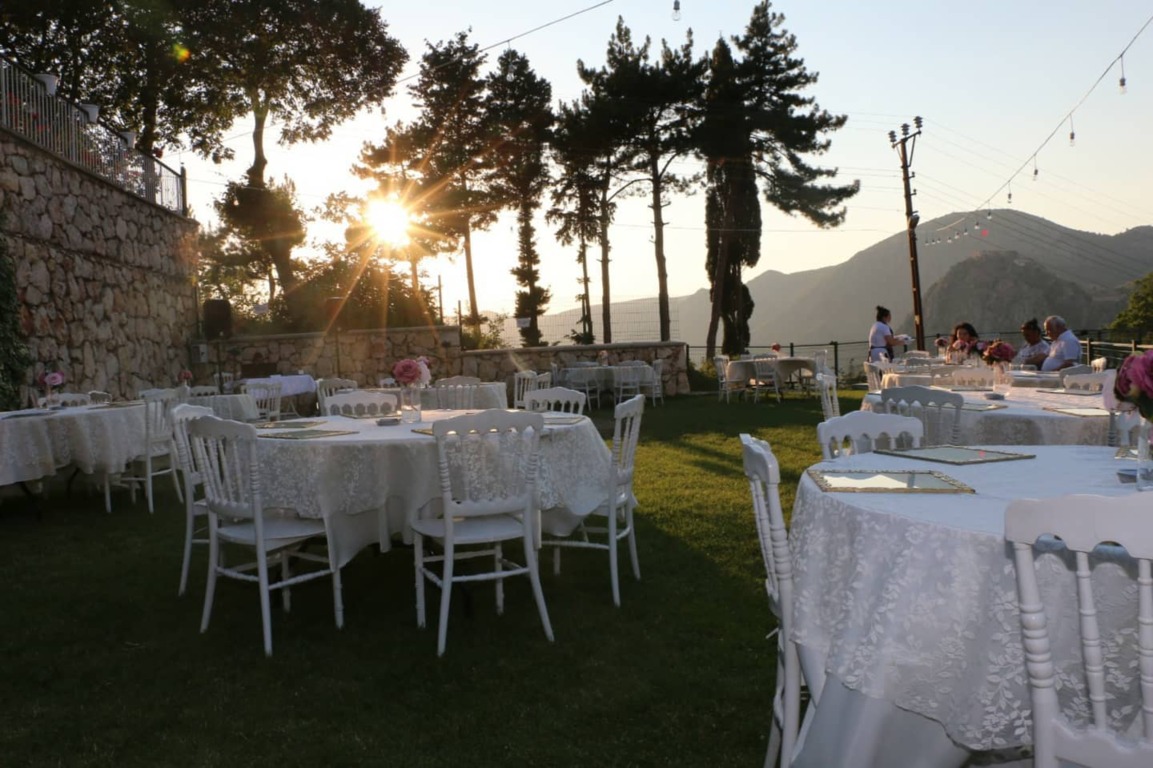 Tılsım Butik Kır Bahçesi & Salon
