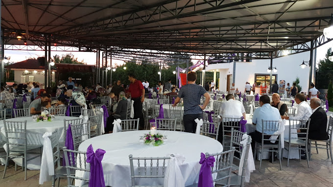 Grand Es-Taa Kır Bahçesi