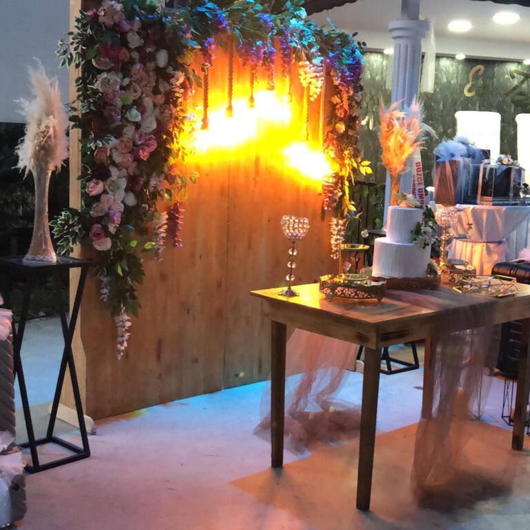 Grand Es-Taa Kır Bahçesi