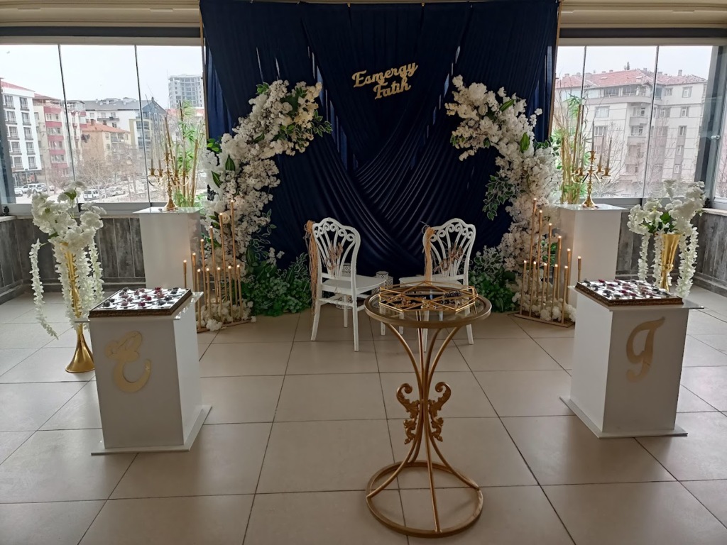 Ege Cafe Party House