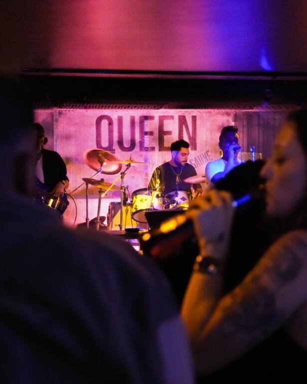 Queen Bar