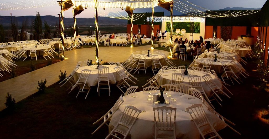 Elegant Kır Bahçesi