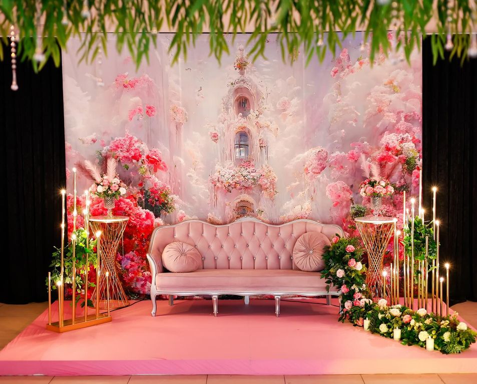 Eflatun Lounge