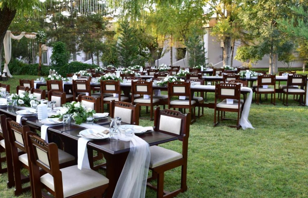 Ağaçlı Havuzbaşı Düğün Salonu