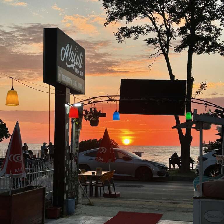 İnkum Alaçatı Cafe