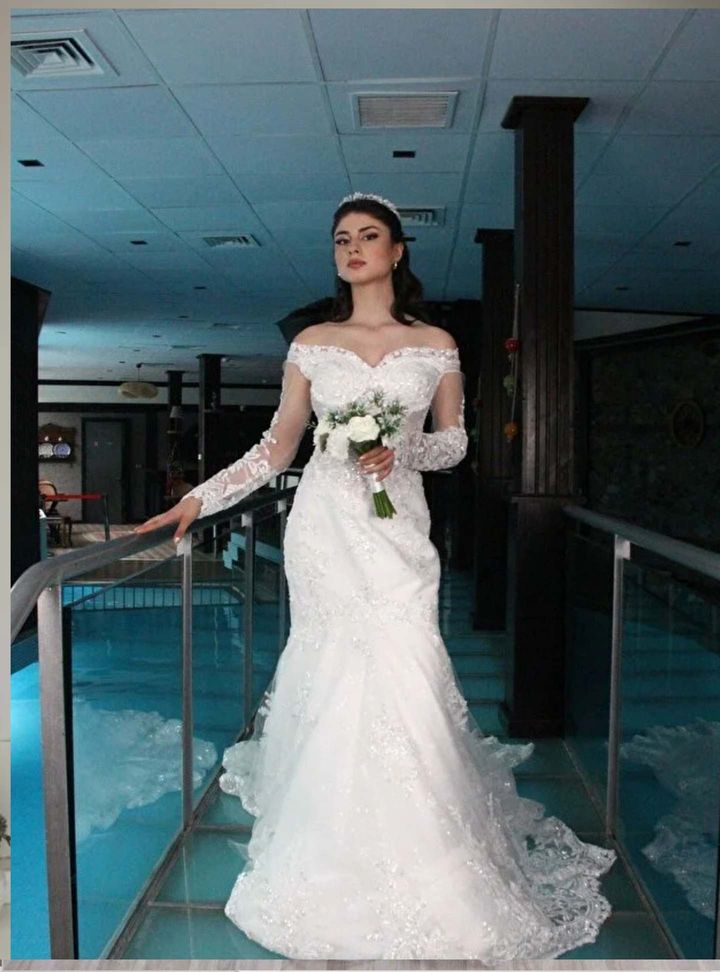 Düşük Omuz Dantelli Tüllü A Kesim Gelinlik 