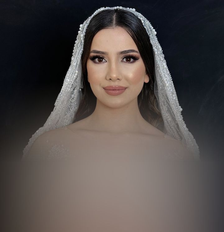 Makeup Artist Pembe Amak