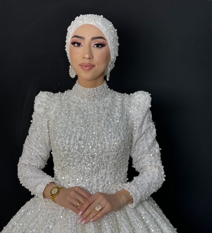 Makeup Artist Pembe Amak