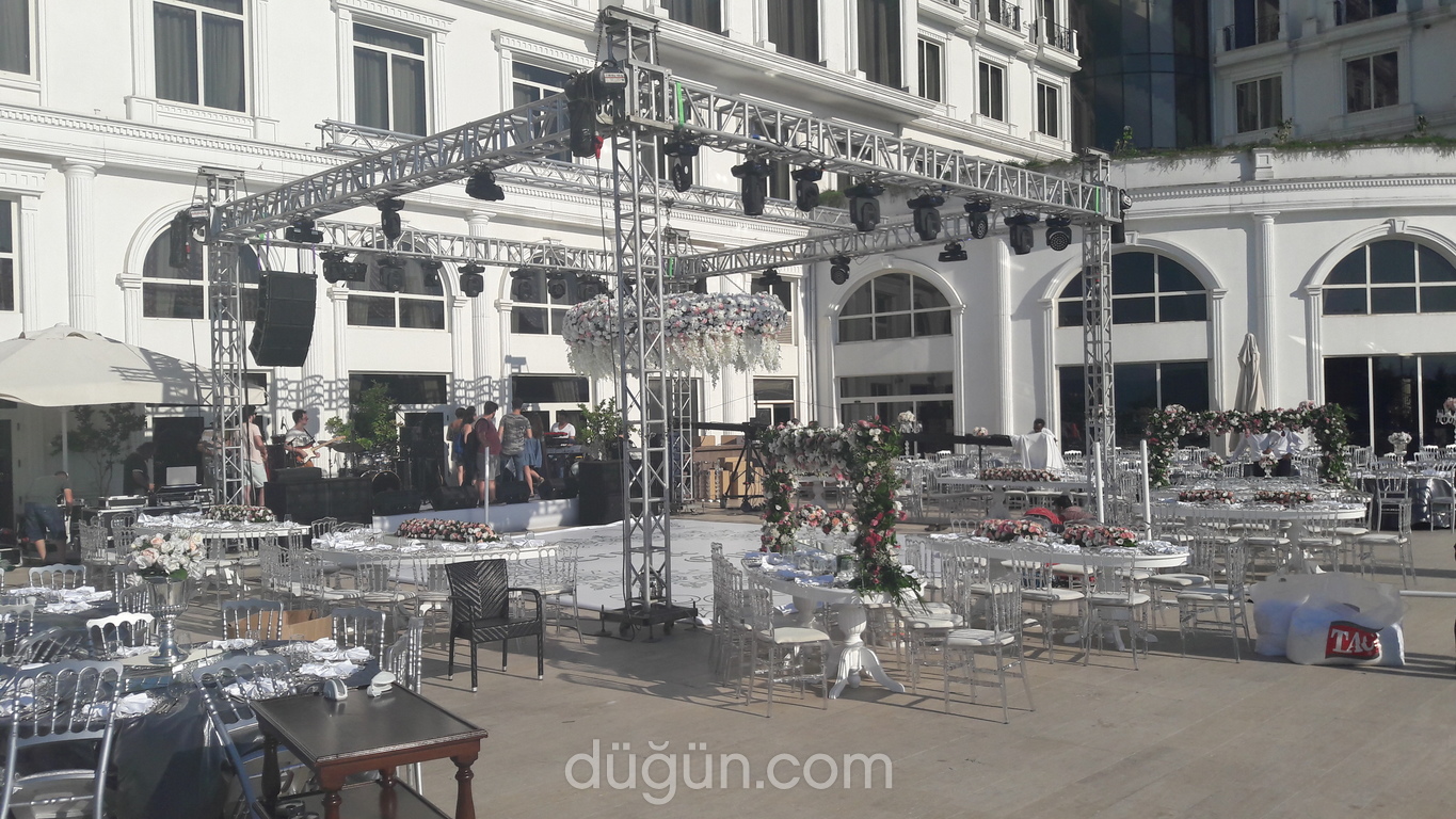 Wellborn Luxury Hotel