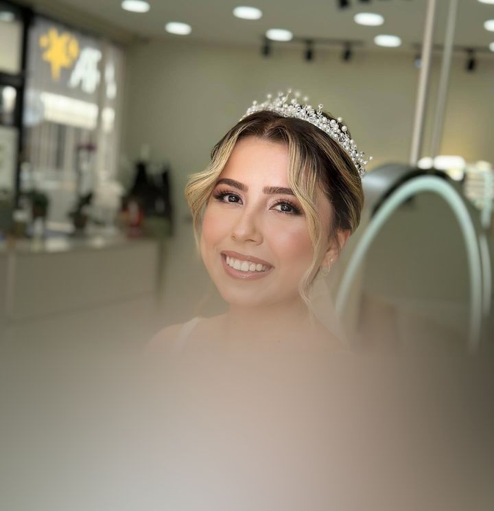 Esroww Hair & Makeup