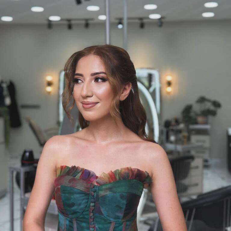 Esroww Hair & Makeup