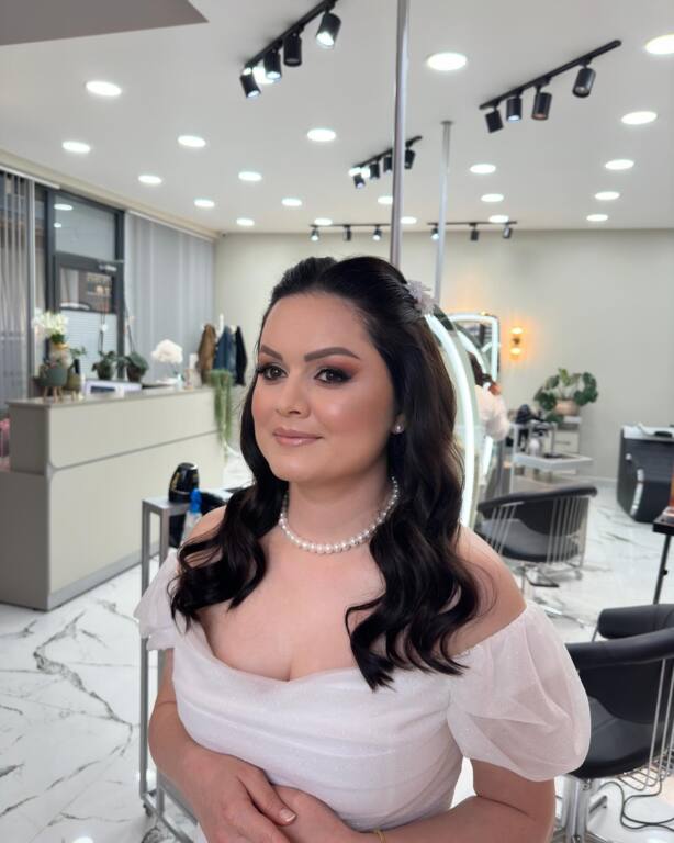 Esroww Hair & Makeup