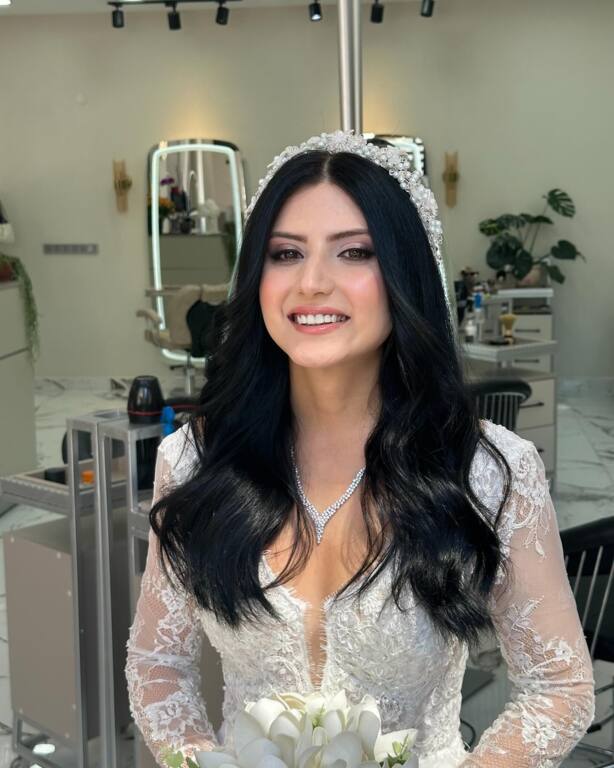 Esroww Hair & Makeup