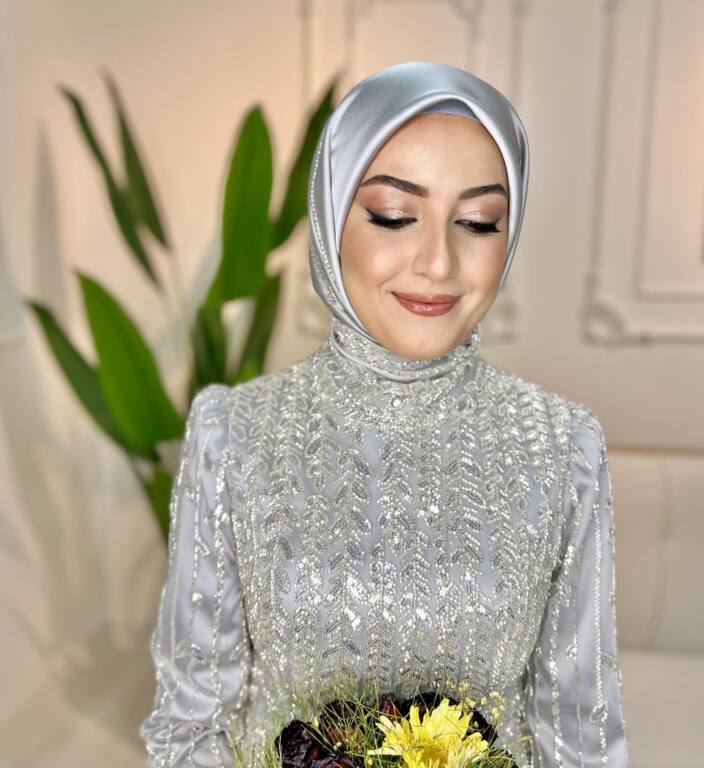 Büşra Arslan Saç Makyaj Tasarım