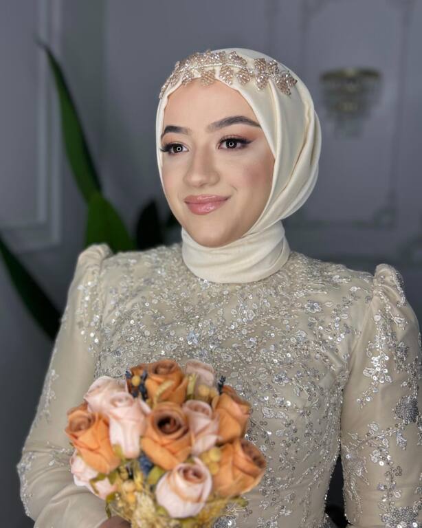 Büşra Arslan Saç Makyaj Tasarım