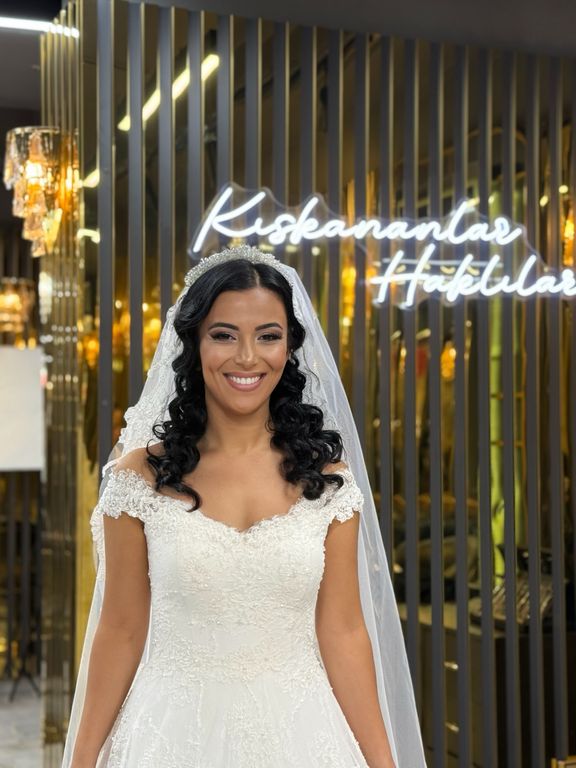 Özgür Çiftegöz Hair Design Makeup