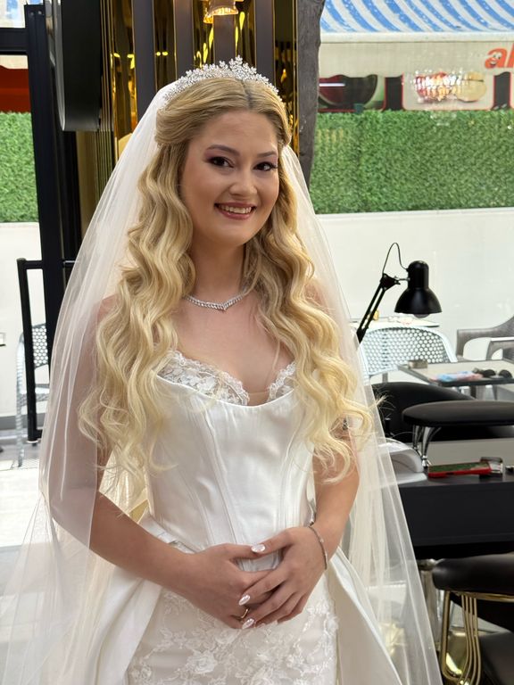 Özgür Çiftegöz Hair Design Makeup