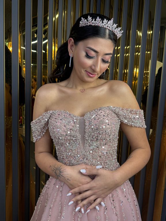 Özgür Çiftegöz Hair Design Makeup