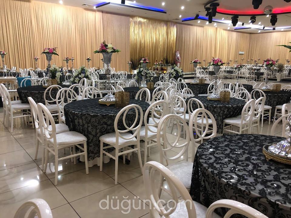 İki Alyans Kır Bahçesi