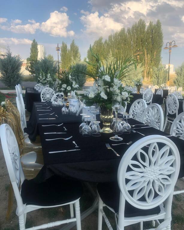 İki Alyans Kır Bahçesi