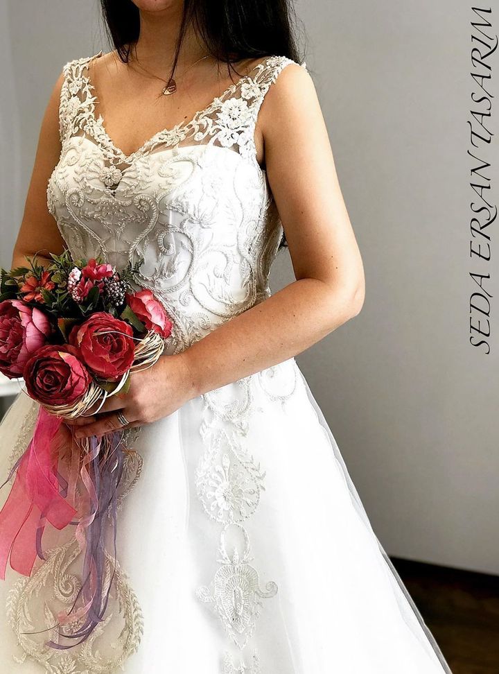 SET 22 Prenses Kesim V Yaka Göğüs Dekolteli Gelinlik