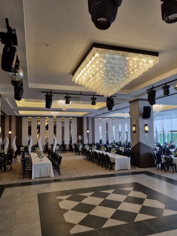 Deluxe Wedding House