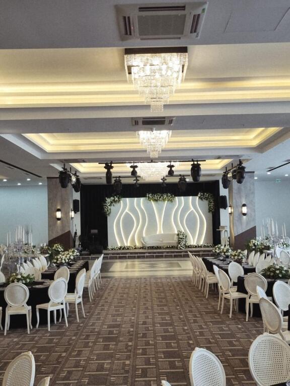 Deluxe Wedding House