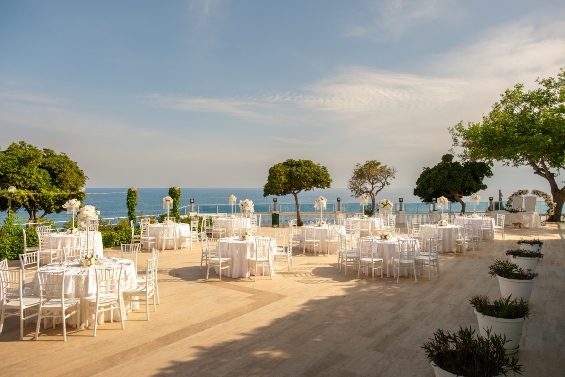 Adonis Hotel