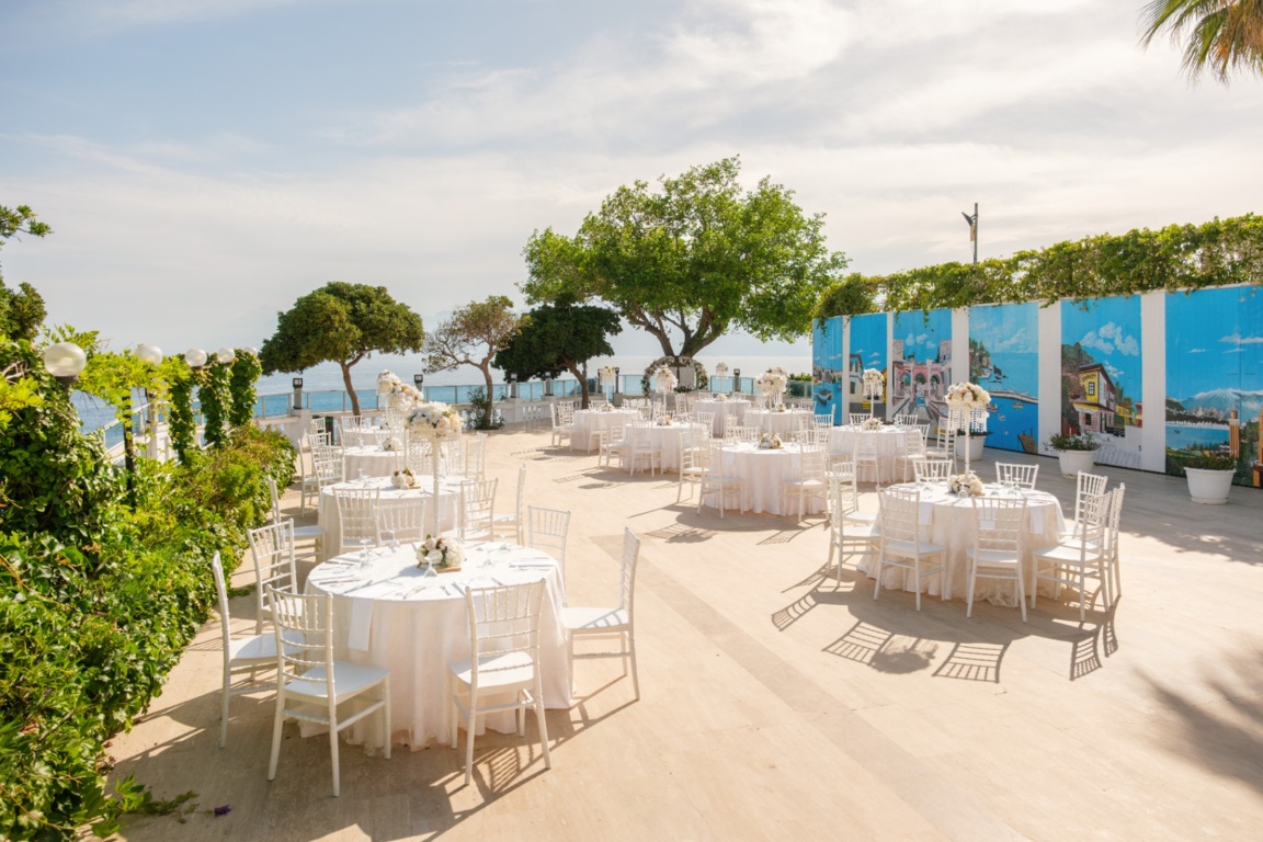 Adonis Hotel
