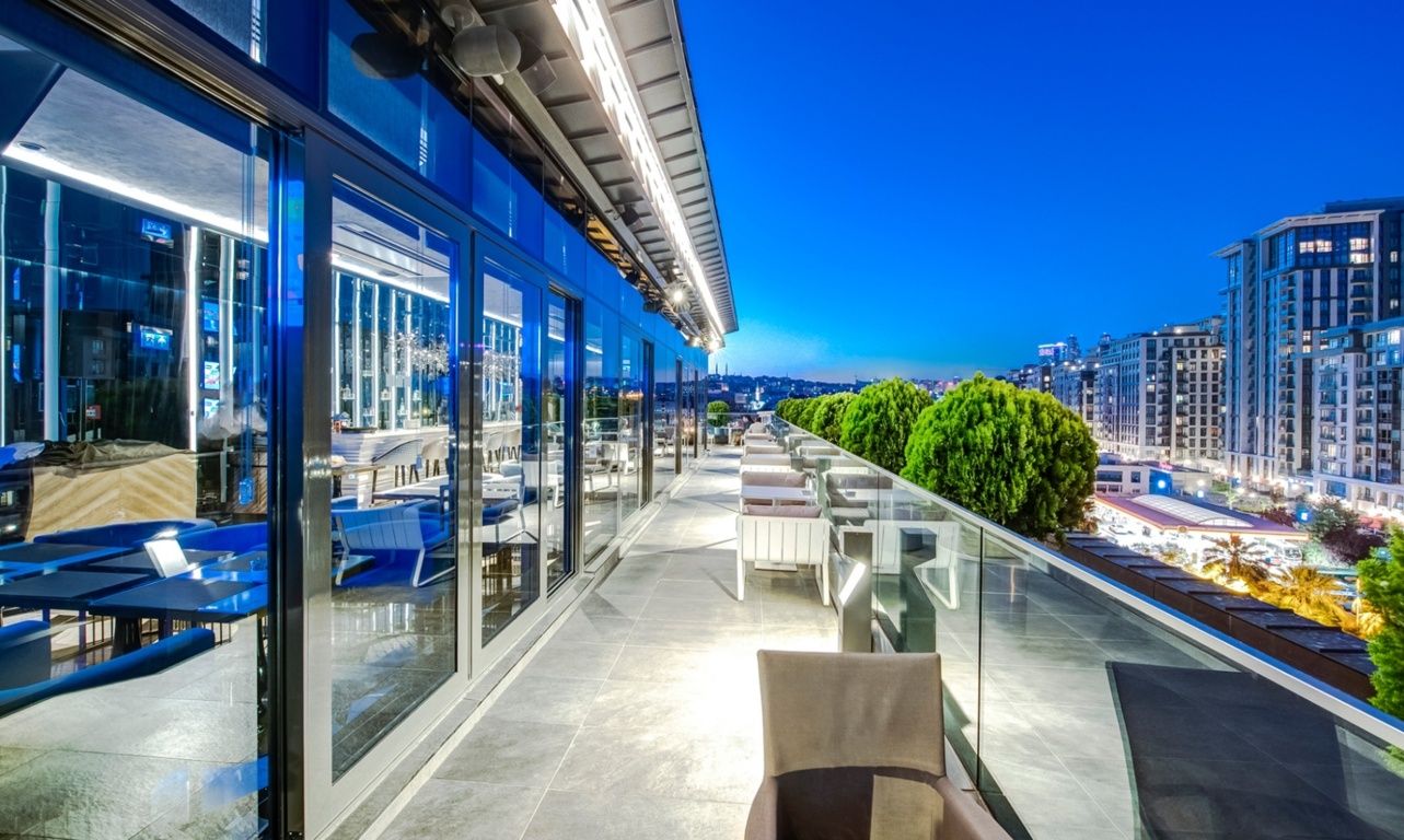 Monte Restaurant Bar By Hilton Hotel