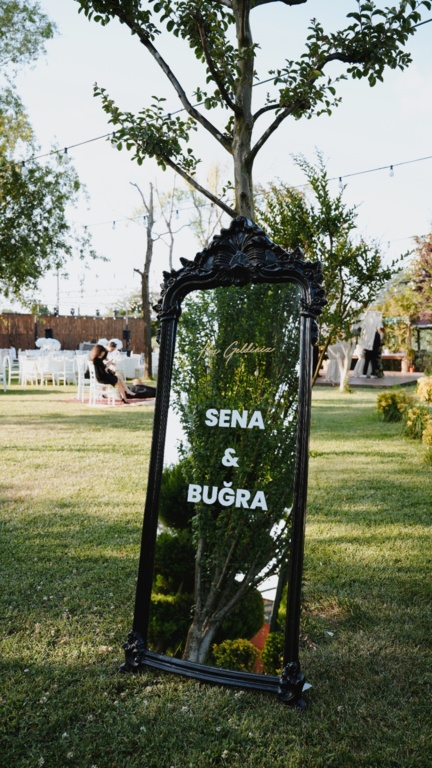 River Garden Aura